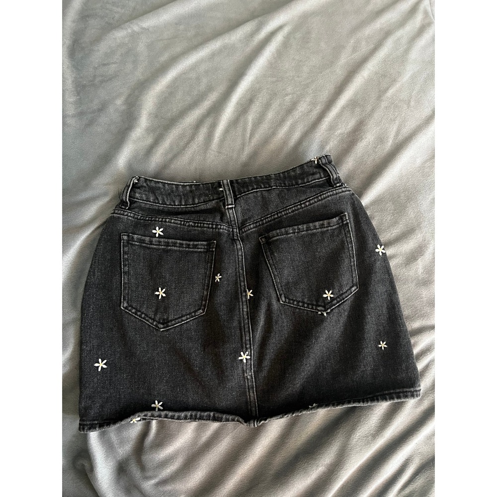 PacSun Black Daisy Embroidered Denim Mini Skirt 25 Floral Cotton Raw Hem - Picture 7 of 9